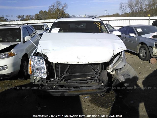 1GKFC16J98R242479 - 2008 GMC YUKON XL C1500 WHITE photo 6