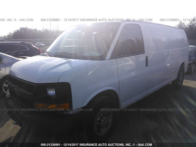 1GCWGGCA1E1123827 - 2014 CHEVROLET EXPRESS G2500  WHITE photo 2