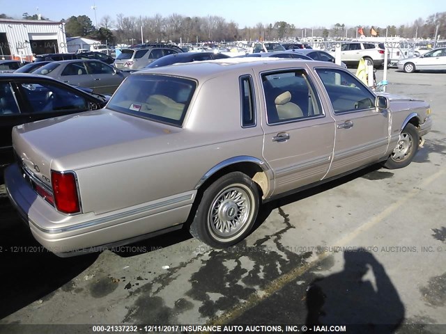 1LNLM81W8VY741701 - 1997 LINCOLN TOWN CAR EXECUTIVE GOLD photo 4