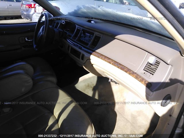 1LNLM81W8VY741701 - 1997 LINCOLN TOWN CAR EXECUTIVE GOLD photo 5