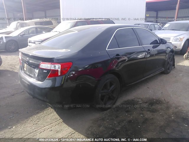 4T1BF1FK1DU668258 - 2013 TOYOTA CAMRY L/SE/LE/XLE BLACK photo 4