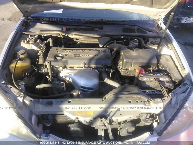 JTDBE32K220117897 - 2002 TOYOTA CAMRY LE/XLE/SE ვერცხლისფერი ფოტო 10