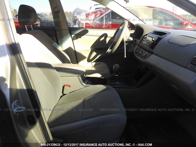 4T1BE32KX6U155968 - 2006 TOYOTA CAMRY LE/XLE/SE SILVER photo 5