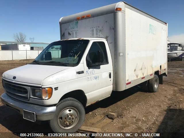 1FDXE45F62HA27739 - 2002 FORD ECONOLINE E450 SUPER DUTY CUTWY VAN WHITE photo 2