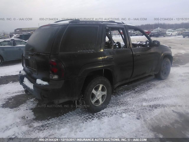 1GNDT13SX62129136 - 2006 CHEVROLET TRAILBLAZER LS/LT BLACK photo 4