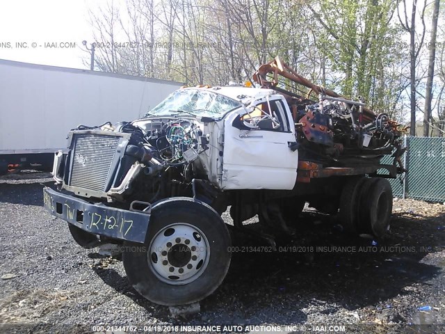 1GDM7H1J2WJ504003 - 1998 CHEVROLET C7500 C7H042 WHITE photo 2