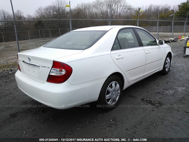 4T1BE30K62U591018 - 2002 TOYOTA CAMRY LE/XLE/SE თეთრი ფოტო 4