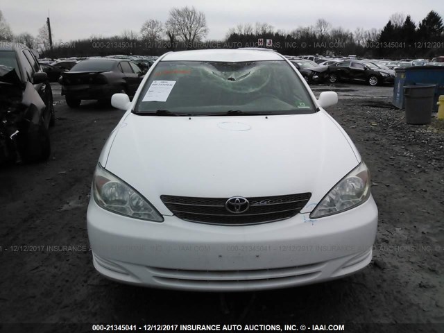 4T1BE30K62U591018 - 2002 TOYOTA CAMRY LE/XLE/SE თეთრი ფოტო 6