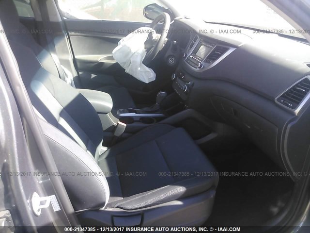 KM8J33A45HU252633 - 2017 HYUNDAI TUCSON LIMITED/SPORT AND ECO/SE GRAY photo 5