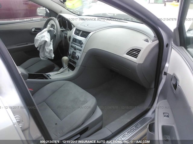 1G1ZC5E0XCF300109 - 2012 CHEVROLET MALIBU 1LT 银色 照片 5