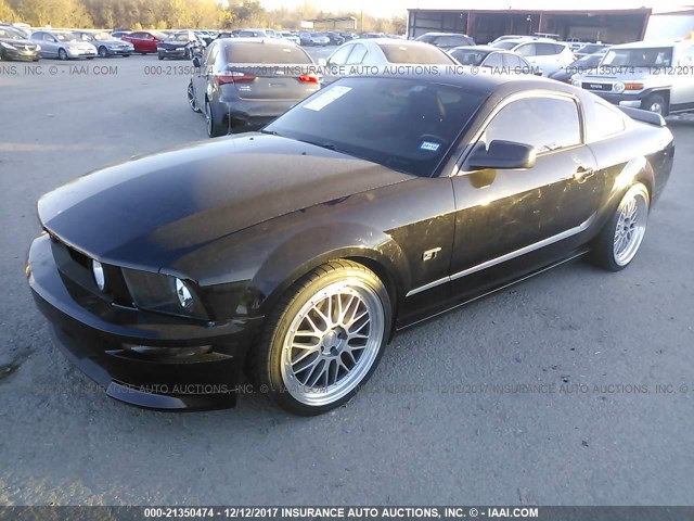 1ZVHT82H255249192 - 2005 FORD MUSTANG GT BLACK photo 2
