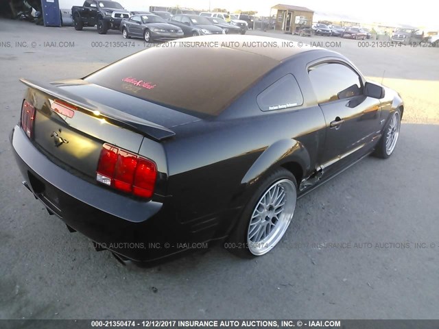 1ZVHT82H255249192 - 2005 FORD MUSTANG GT BLACK photo 4