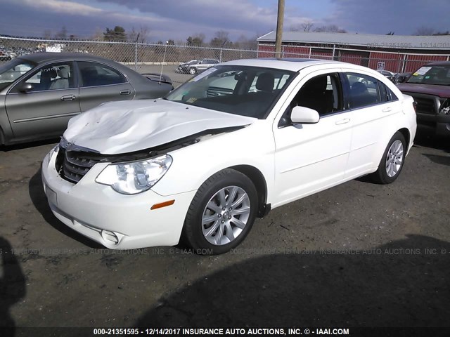 1C3CC5FD0AN155801 - 2010 CHRYSLER SEBRING LIMITED WHITE photo 2