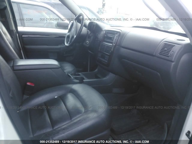 1FMZU75W94ZA88190 - 2004 FORD EXPLORER LIMITED Ақ фото 5