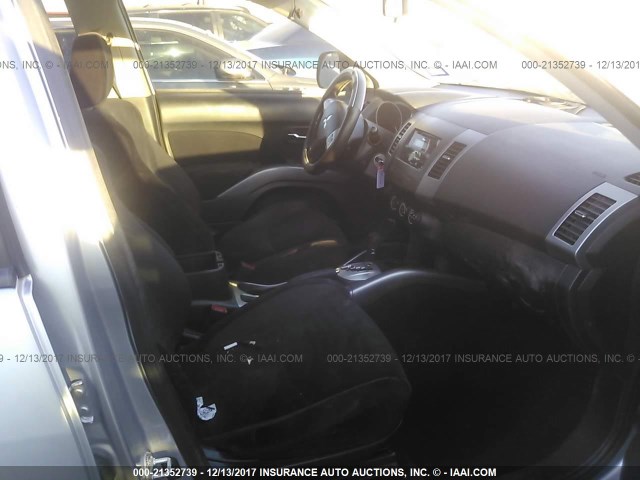 JA4AT2AW7AZ010817 - 2010 MITSUBISHI OUTLANDER ES 银色 照片 5