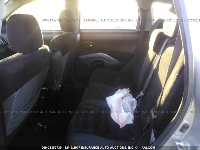 JA4AT2AW7AZ010817 - 2010 MITSUBISHI OUTLANDER ES 银色 照片 8
