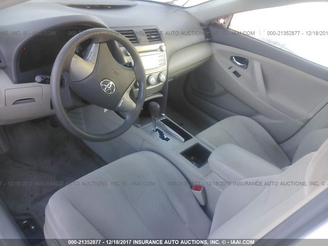 4T1BE46K89U812271 - 2009 TOYOTA CAMRY SE/LE/XLE WHITE photo 5