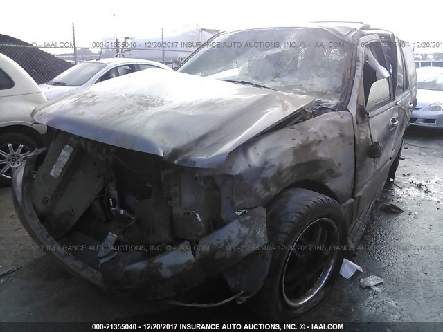 1FMFU15L14LB18890 - 2004 FORD EXPEDITION XLT Grau Foto 2