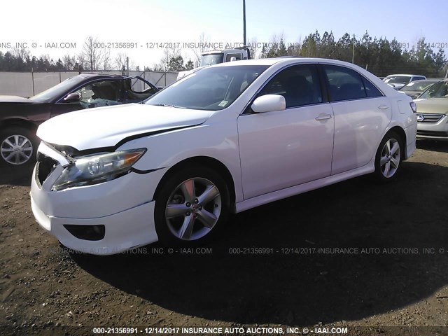 4T1BF3EK7BU622248 - 2011 TOYOTA CAMRY SE/LE/XLE თეთრი ფოტო 2