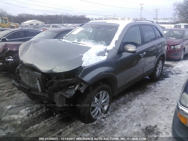 5XYKU4A24BG106789 - 2011 KIA SORENTO EX Pewter photo 2