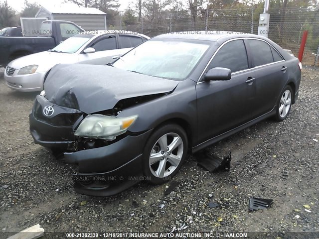 4T1BF3EK7AU106468 - 2010 TOYOTA CAMRY SE/LE/XLE GRAY photo 2