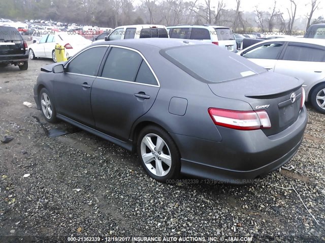 4T1BF3EK7AU106468 - 2010 TOYOTA CAMRY SE/LE/XLE GRAY photo 3
