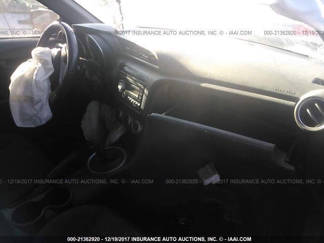 JTKJF5C72B3022049 - 2011 TOYOTA SCION TC 黑色 照片 5