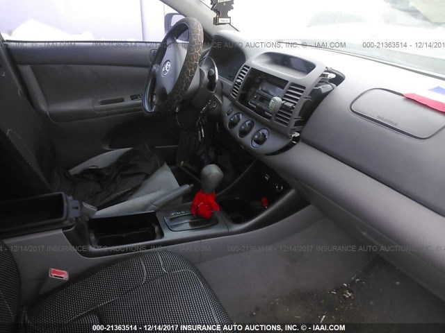 4T1BE32KX2U634546 - 2002 TOYOTA CAMRY LE/XLE/SE 灰色 照片 5