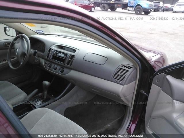 4T1BE32K94U346830 - 2004 TOYOTA CAMRY LE/XLE/SE RED photo 5