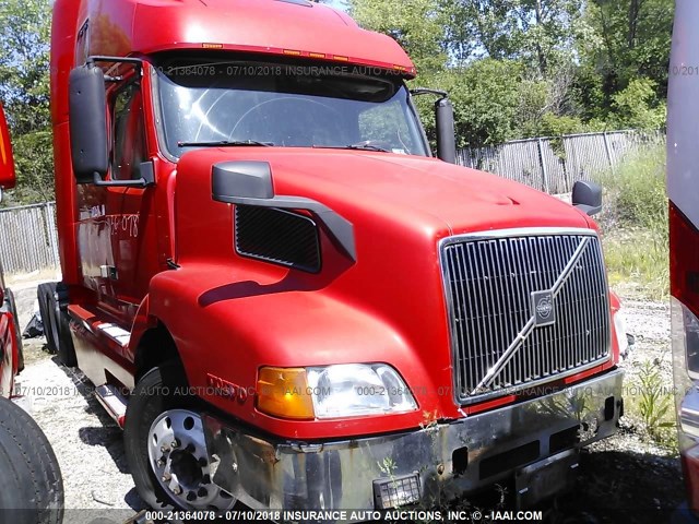 4V4ND4RJ1YN245342 - 2000 VOLVO VN RED photo 1