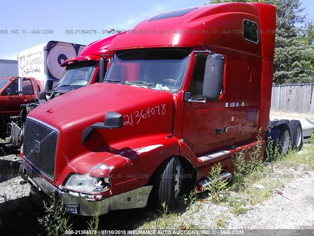 4V4ND4RJ1YN245342 - 2000 VOLVO VN RED photo 2