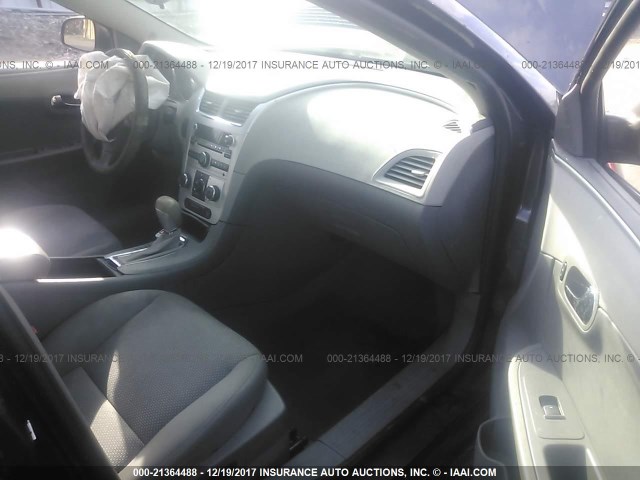 1G1ZA5EB7A4163565 - 2010 CHEVROLET MALIBU LS ნაცრისფერი ფოტო 5