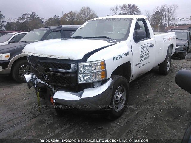 1GC0CVCG4EF181640 - 2014 CHEVROLET SILVERADO C2500 HEAVY DUTY WHITE photo 2