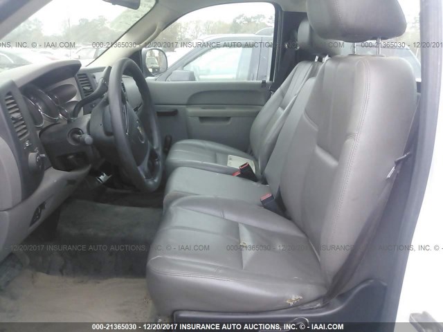 1GC0CVCG4EF181640 - 2014 CHEVROLET SILVERADO C2500 HEAVY DUTY WHITE photo 8