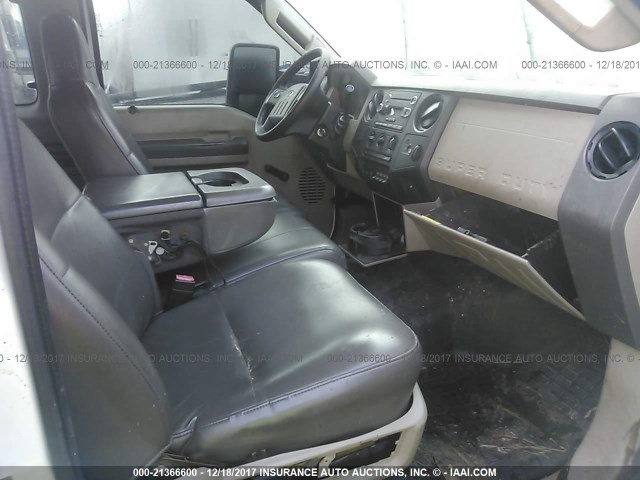 1FDAX46RX9EA25769 - 2009 FORD F450 WHITE photo 5