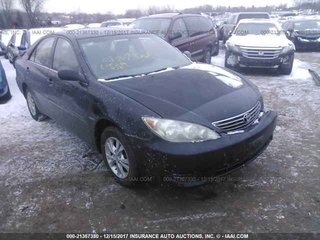 4T1BE30K95U007182 - 2005 TOYOTA CAMRY LE/XLE/SE შავი ფოტო 1