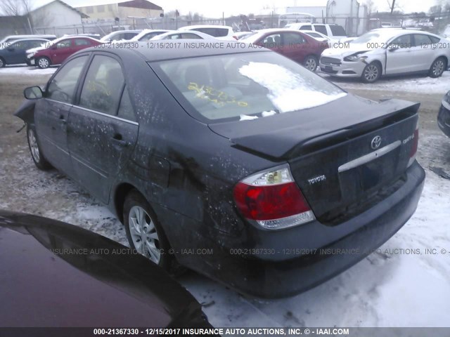 4T1BE30K95U007182 - 2005 TOYOTA CAMRY LE/XLE/SE შავი ფოტო 3