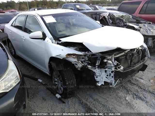 4T4BF1FK9ER359760 - 2014 TOYOTA CAMRY L/SE/LE/XLE თეთრი ფოტო 1