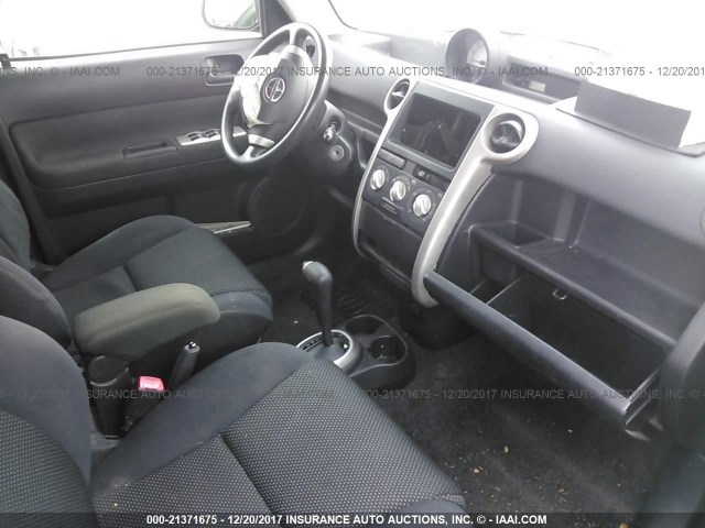 JTLKT324950175831 - 2005 TOYOTA SCION XB შავი ფოტო 5