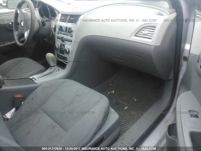 1G1ZB5EB0A4106900 - 2010 CHEVROLET MALIBU LS 银色 照片 5
