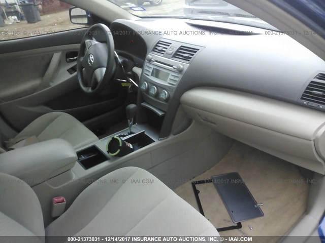 4T4BE46K88R016897 - 2008 TOYOTA CAMRY CE/LE/XLE/SE BLUE photo 5