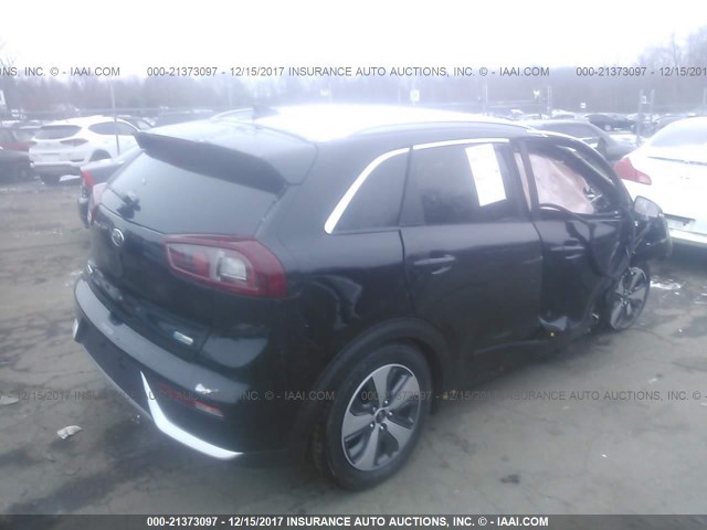 KNDCC3LC3H5049297 - 2017 KIA NIRO EX BLACK photo 4