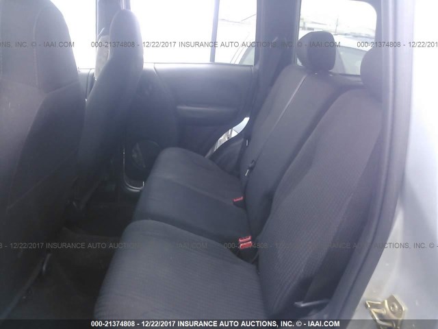 1J4GL48K04W130408 - 2004 JEEP LIBERTY SPORT 银色 照片 8