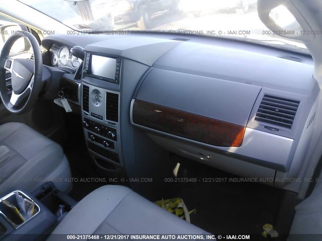 2A8HR54119R616147 - 2009 CHRYSLER TOWN & COUNTRY TOURING TAN photo 5