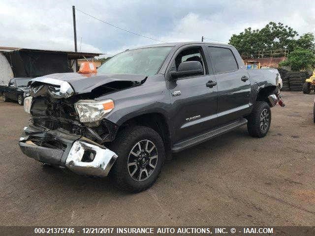 5TFDY5F12FX421340 - 2015 TOYOTA Tundra CREWMAX SR5/TRD PRO GRAY photo 2