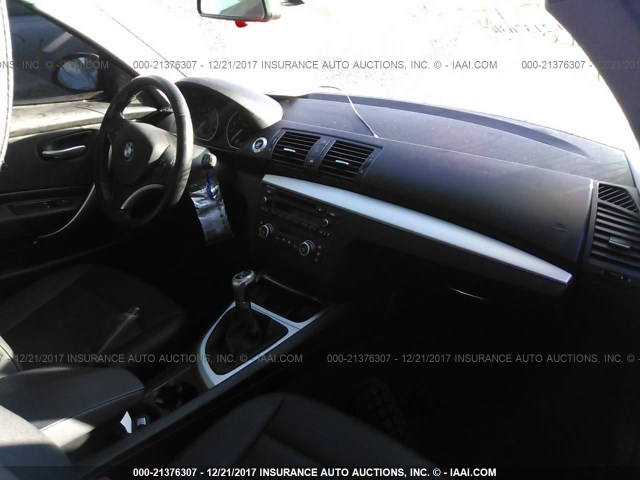 WBAUC73519VK79528 - 2009 BMW 135 I Silber Foto 5