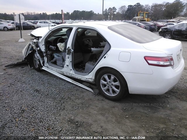 4T1BF3EK8AU535621 - 2010 TOYOTA CAMRY SE/LE/XLE WHITE photo 3