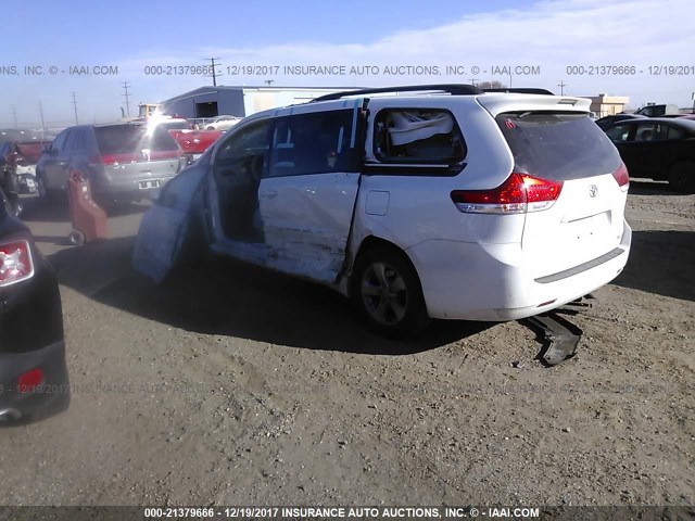 5TDKK3DC4DS298709 - 2013 TOYOTA SIENNA LE WHITE photo 3