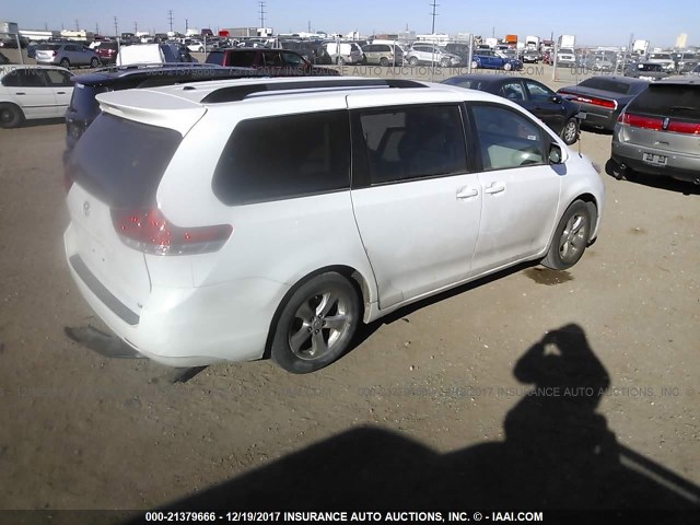 5TDKK3DC4DS298709 - 2013 TOYOTA SIENNA LE WHITE photo 4