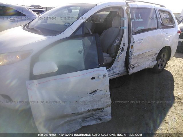 5TDKK3DC4DS298709 - 2013 TOYOTA SIENNA LE WHITE photo 6